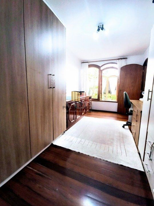Casa 5 dormitórios no bairro Santana