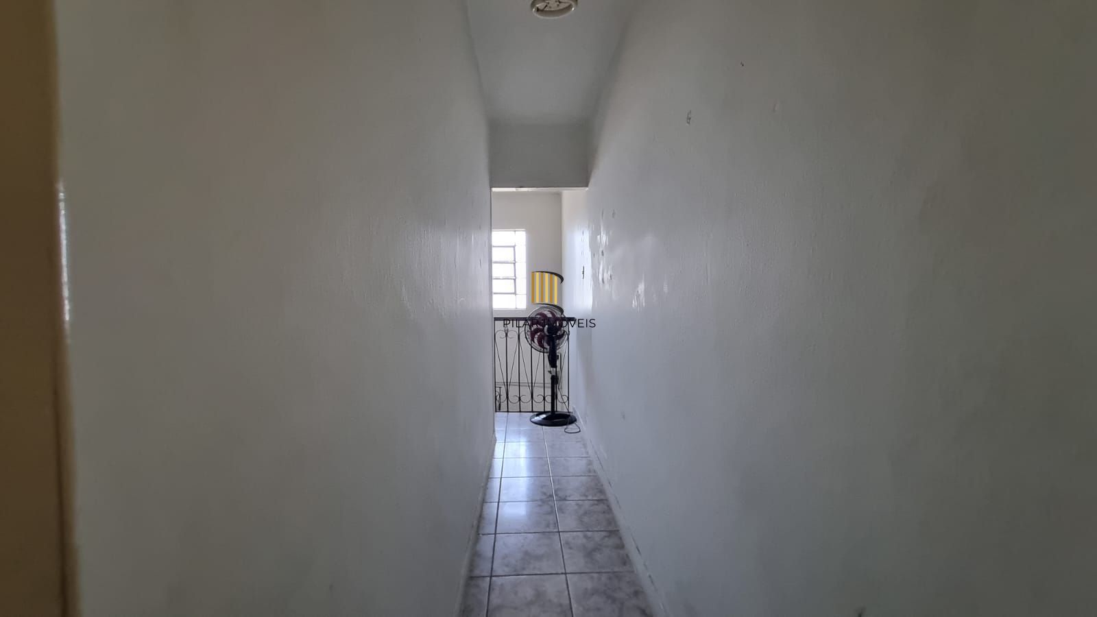 Casa Residencial de 2 pisos com  3 dormitórios , 2 banheiros + 1anexo com 2 aptos JKs , construído nos fundos do terreno no bairro Cidade Baixa/Azenha em Porto Alegre/RS.