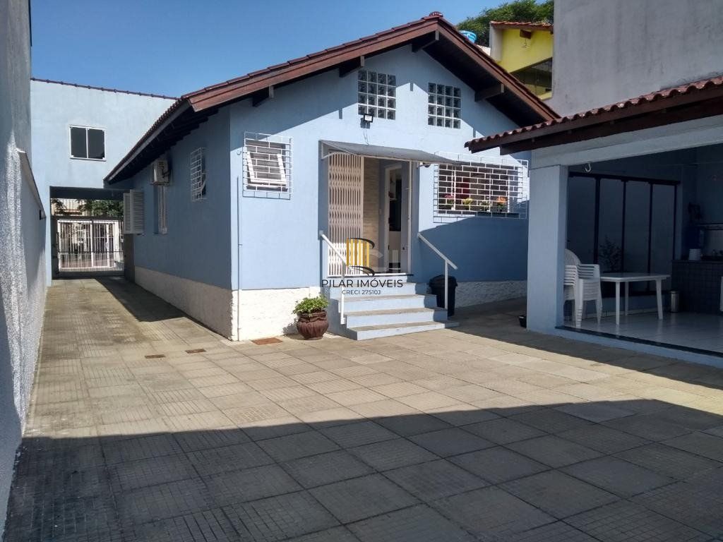 Casa para Venda - 249.86m², 3 dormitórios, sendo 1 suites, 4 vagas - Medianeira