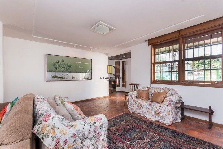 Casa para Venda - 247m², 4 dormitórios, sendo 1 suites, 5 vagas - Glória