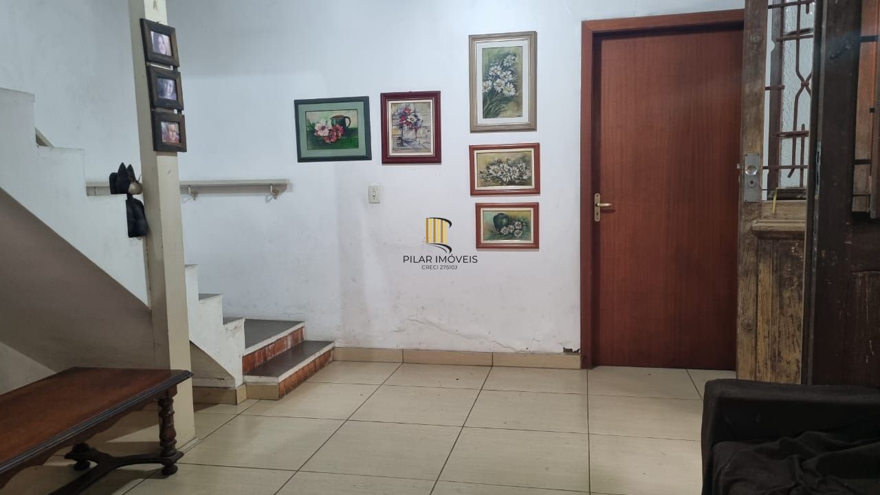 Casa estilo sobrado para venda de 3 dormitórios  com  2 vagas de garagem no bairro Cidade Baixa em Porto Alegre/RS.