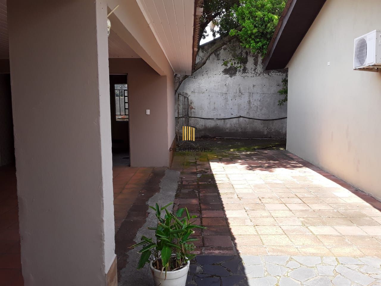 Casa 4 dormitórios no bairro Partenon