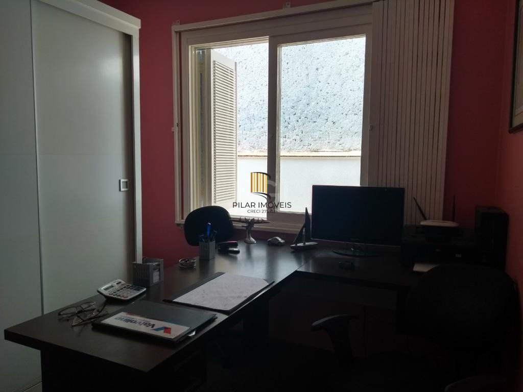 Casa para Venda - 249.86m², 3 dormitórios, sendo 1 suites, 4 vagas - Medianeira