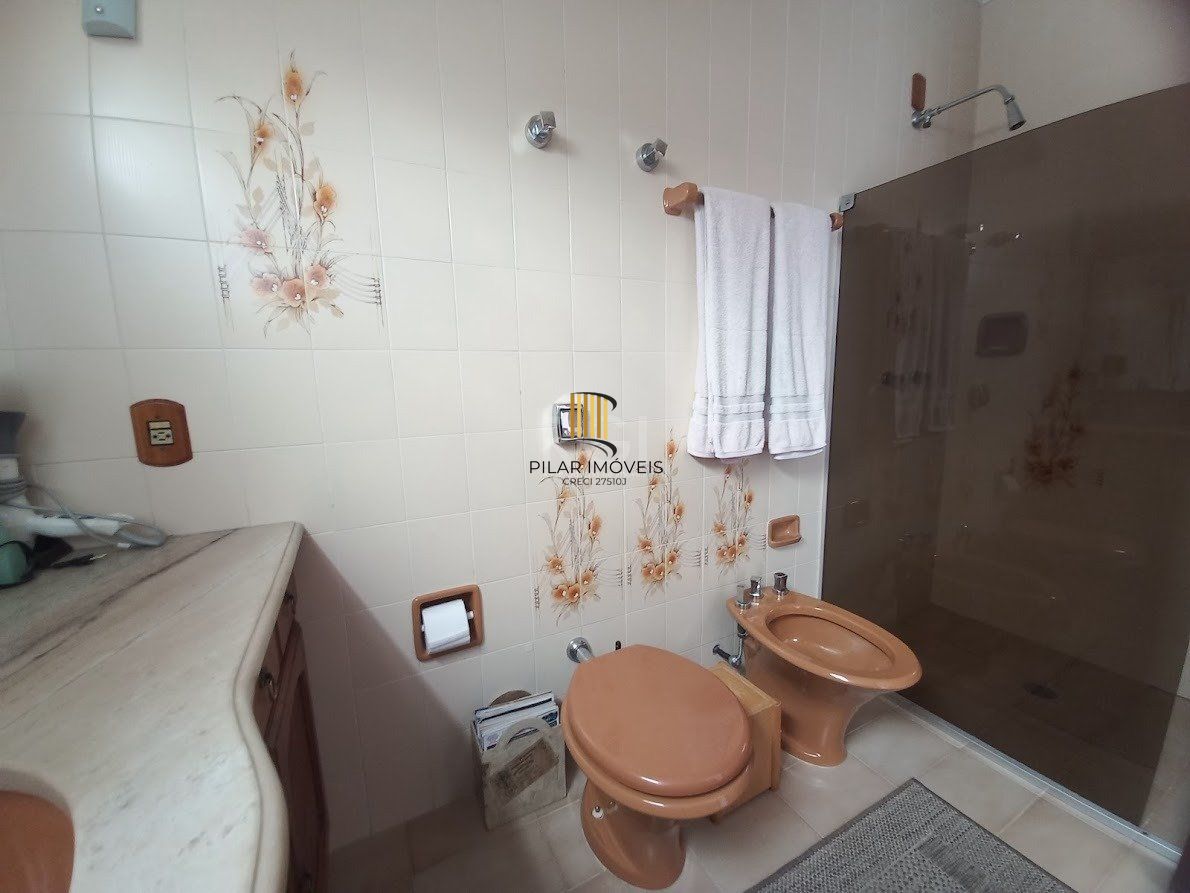 Casa 5 dormitórios no bairro Santana