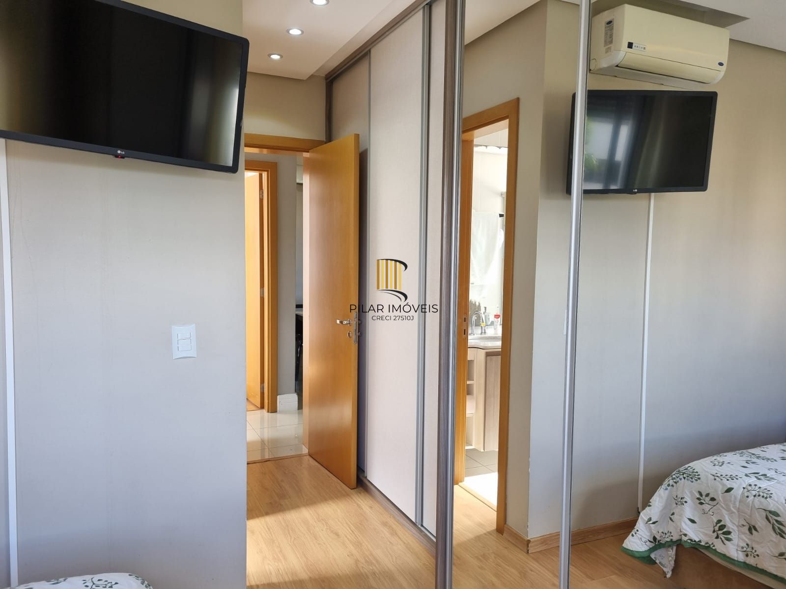 Apartamento de 2 dormitórios com vaga no Bairro Santana