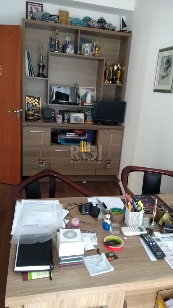 Casa para Venda - 300m², 3 dormitórios, sendo 3 suites, 6 vagas - São Lucas