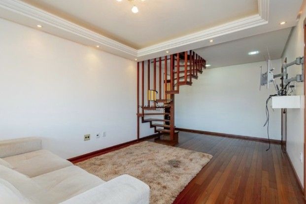 Linda cobertura de 4 dormitórios,1 suíte , 4 banheiros para venda, 4 vagas de garagens cobertas e escrituradas, 1 terraço com deck, piscina e churrasqueira no bairro Jardim Lindóia em Porto Alegre/RS.