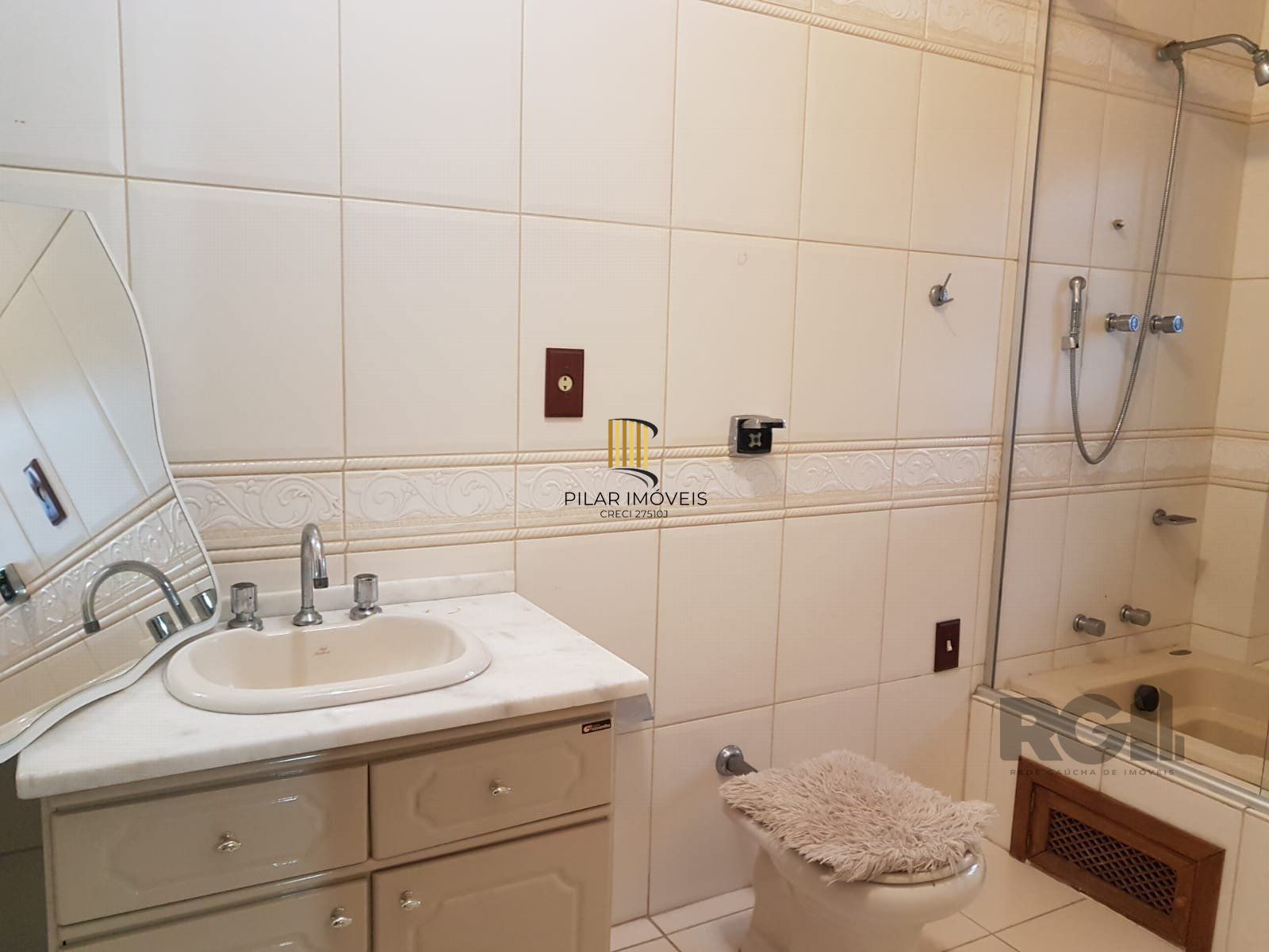CASA 4 DORMITORIOS SANTANA