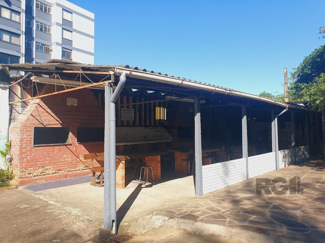 Apartamento de 02 dormitórios, no bairro Partenon, para locação