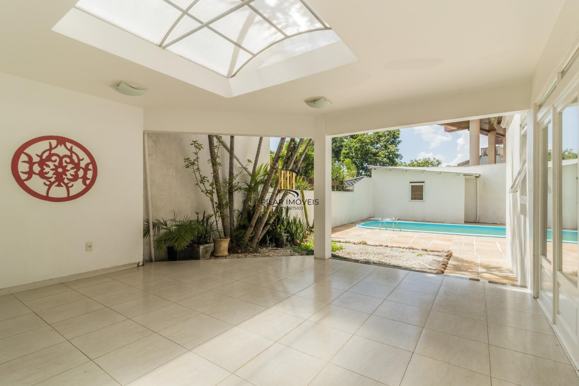 Casa para Venda - 250m², 4 dormitórios, sendo 1 suites, 3 vagas - Menino Deus