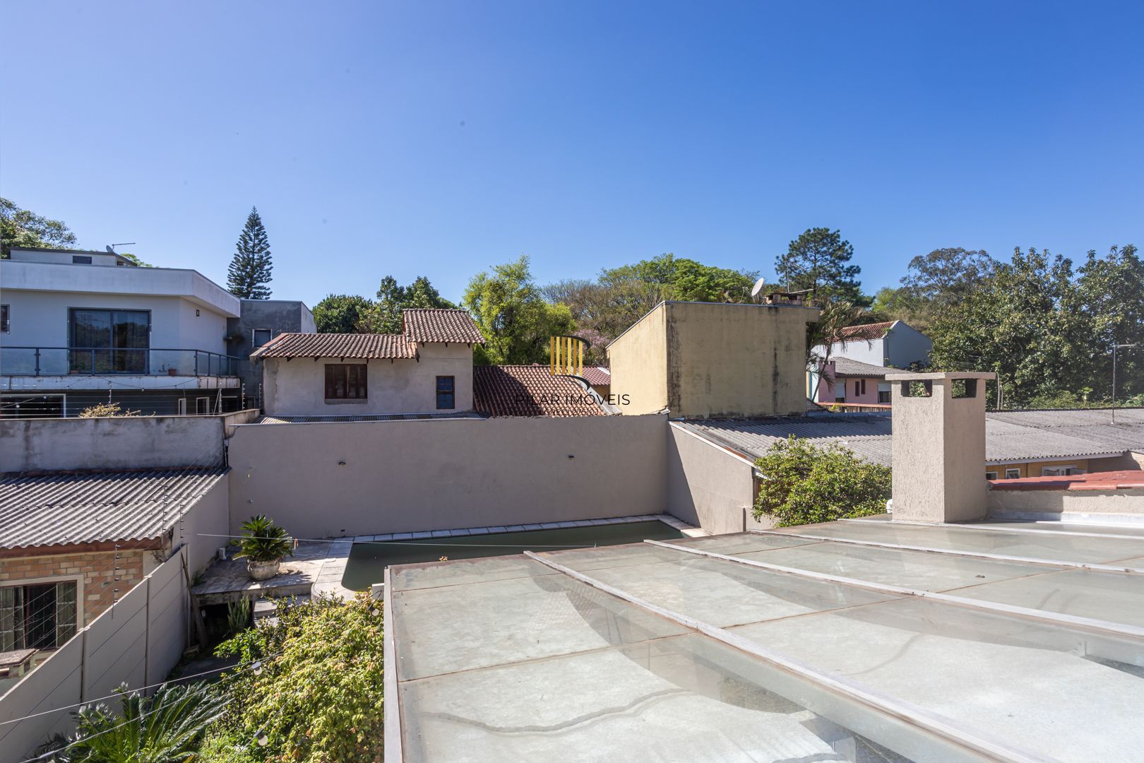 Casa 4 dormitórios no bairro Igara