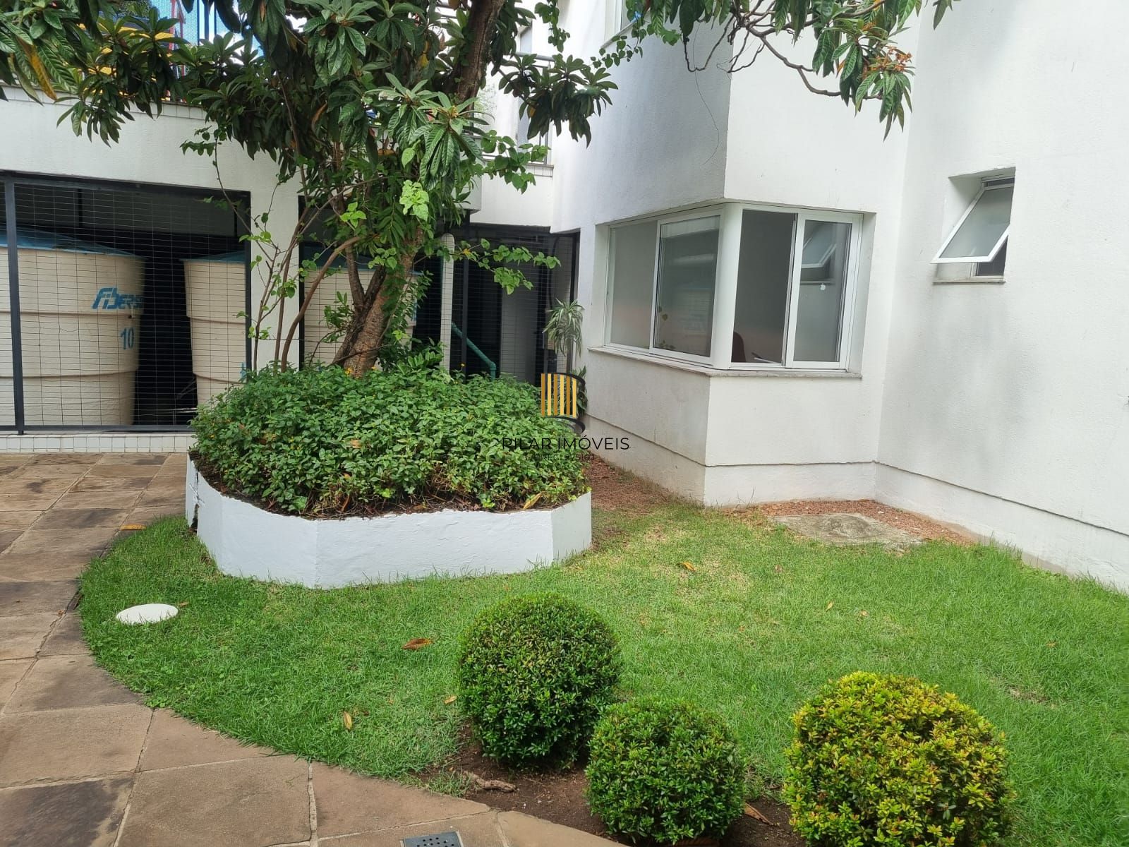 Apartamento de 2 dormitórios com vaga no Bairro Santana