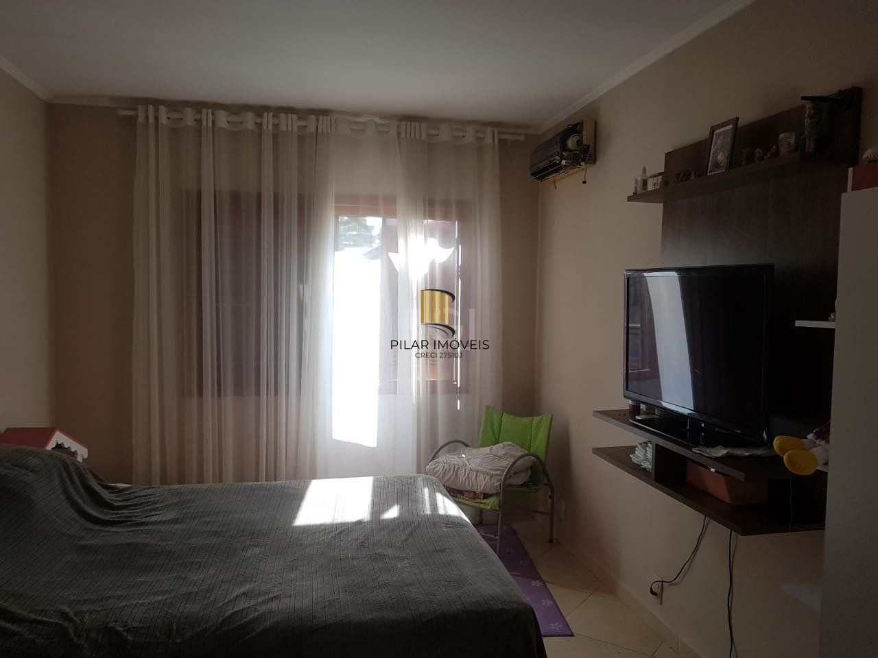 Casa para Venda - 300m², 4 dormitórios, sendo 1 suites, 2 vagas - Glória