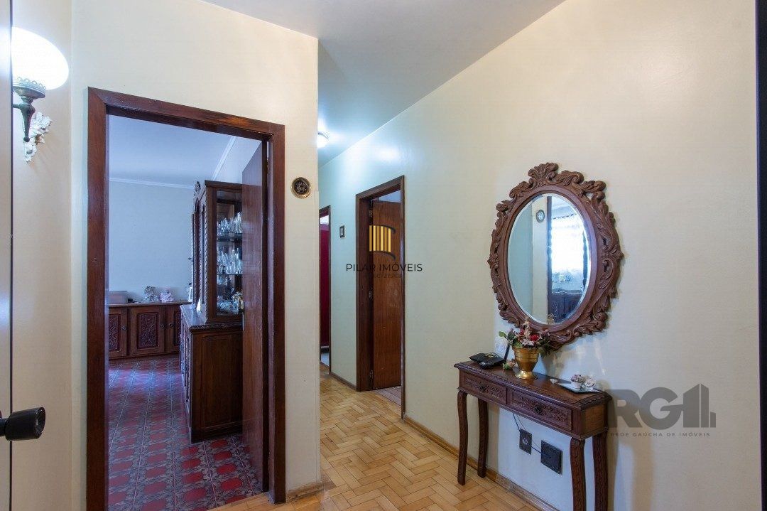 Casa com 07 dormitórios, no bairro Santana, à venda