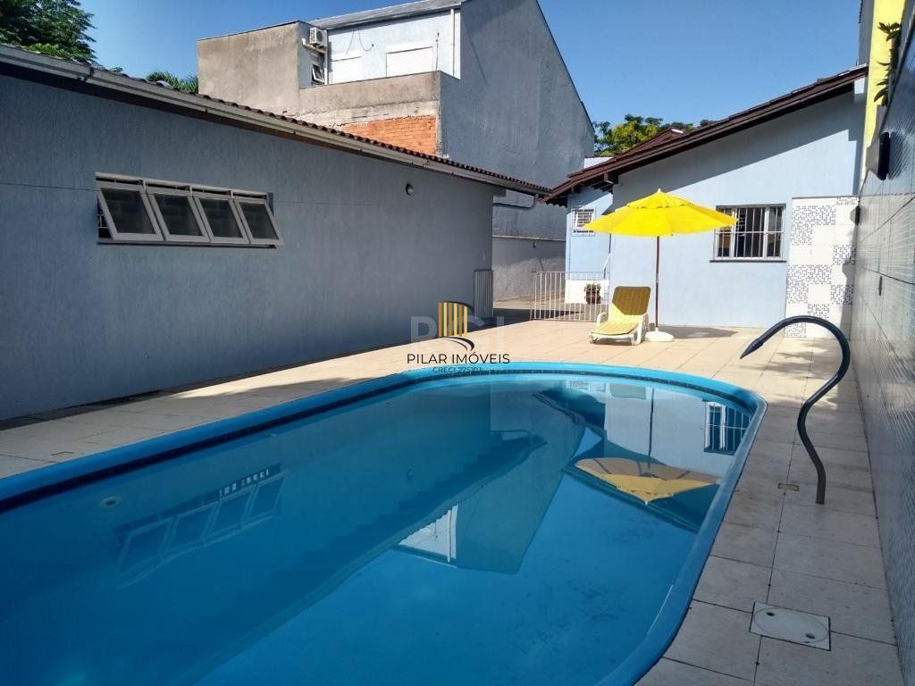 Casa para Venda - 249.86m², 3 dormitórios, sendo 1 suites, 4 vagas - Medianeira