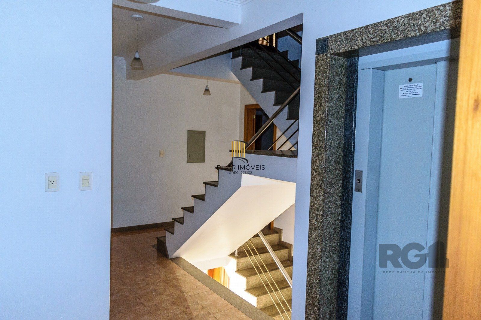 Casa 3 dormitórios no bairro Chácara das Pedras