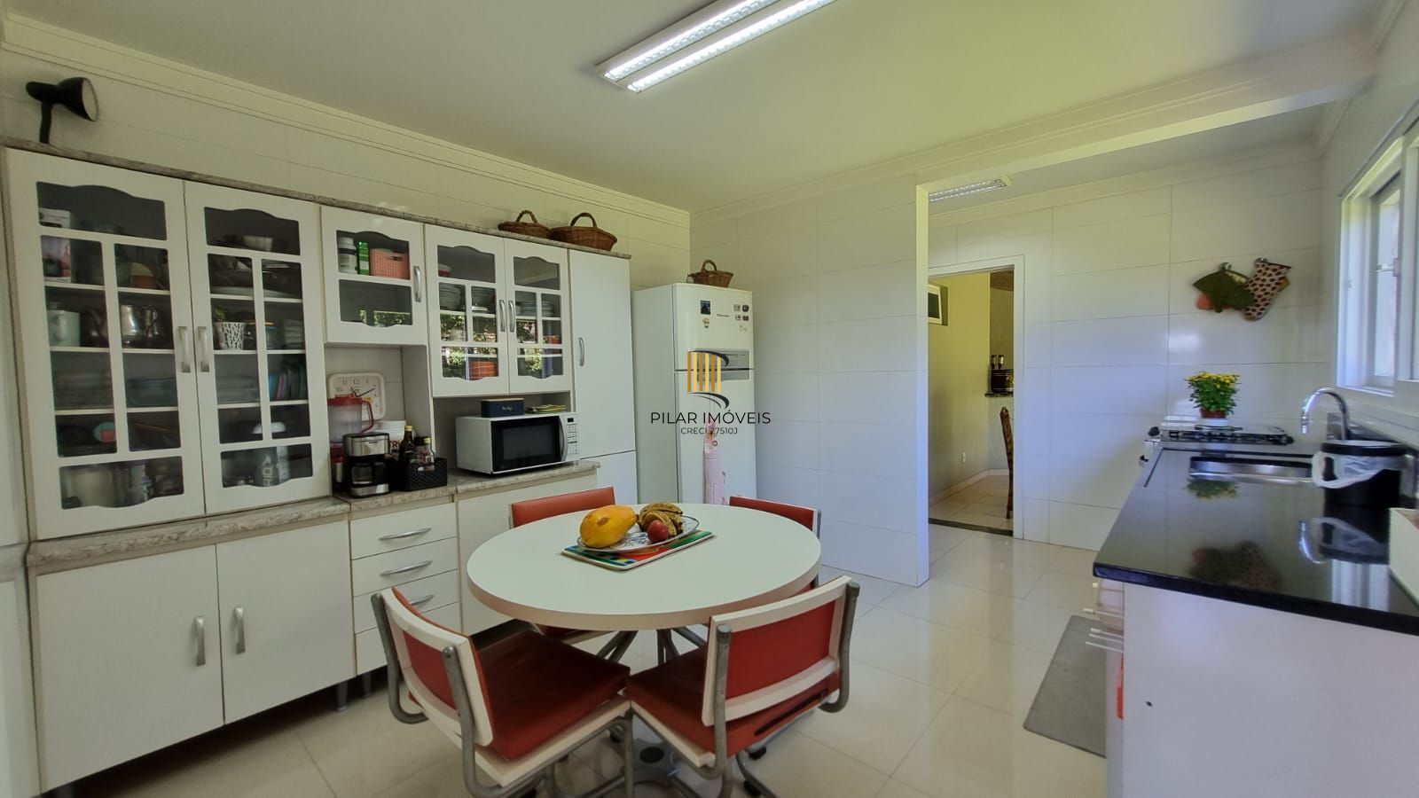 Casa Espetacular com Vista Deslumbrante, Reformada por Arquiteto de 2 dormitórios, suíte, próximo a PUC e Carrefour no bairro Partenon em Porto Alegre/RS/