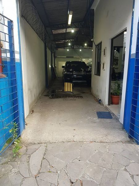 Casa para Venda - 181.5m², 2 dormitórios, 10 vagas - Partenon