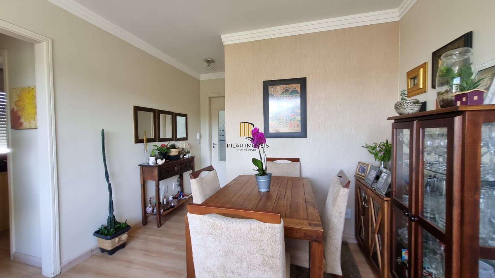 Apartamento à venda com linda vista em localização privilegiada com 2 dormitórios e 1 vaga de garagem no bairro Azenha em Porto Alegre/RS.