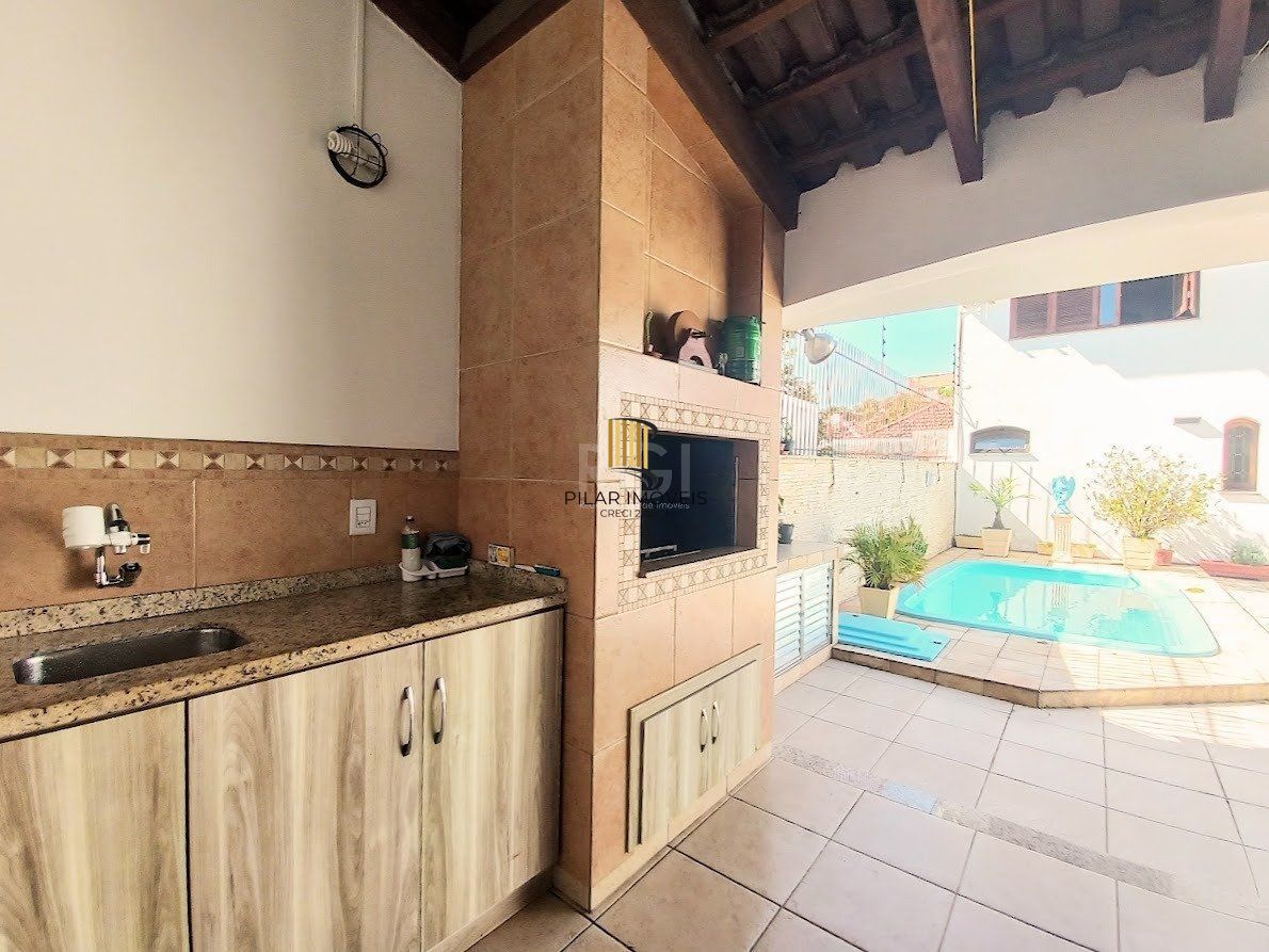 Casa 5 dormitórios no bairro Santana