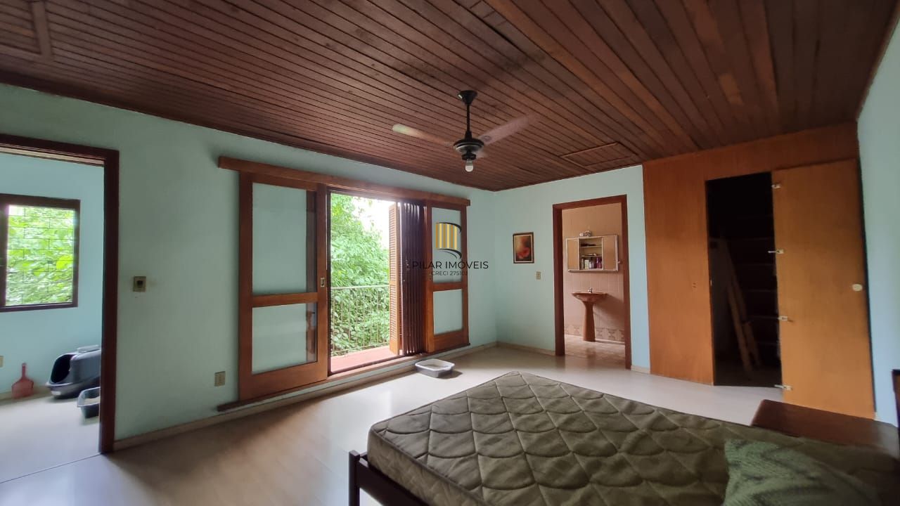 Casa estilo sobrado para venda de 3 dormitórios  com  2 vagas de garagem no bairro Cidade Baixa em Porto Alegre/RS.