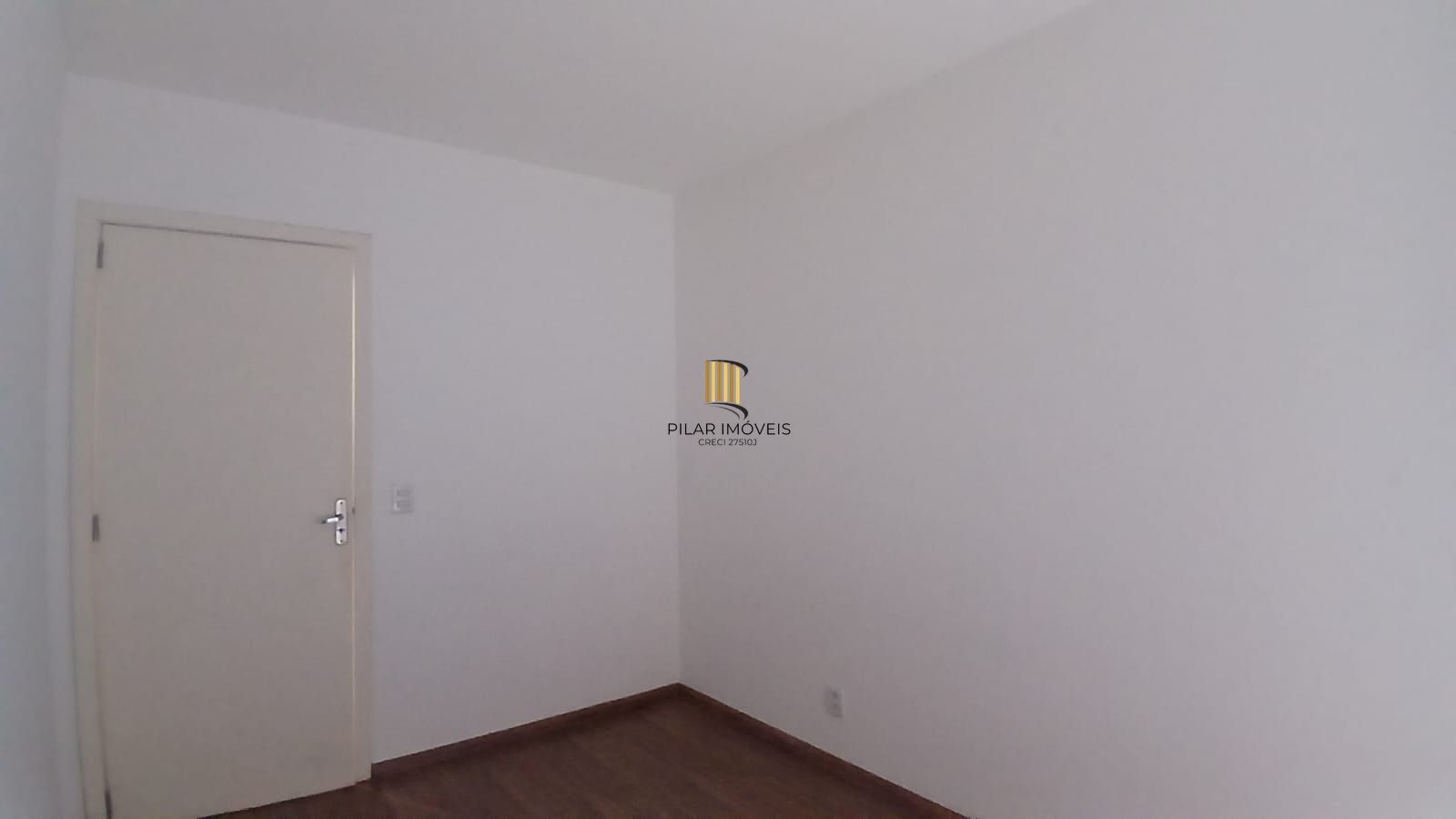 Apartamento de 02 dormitórios no bairro Jardim Botânico.