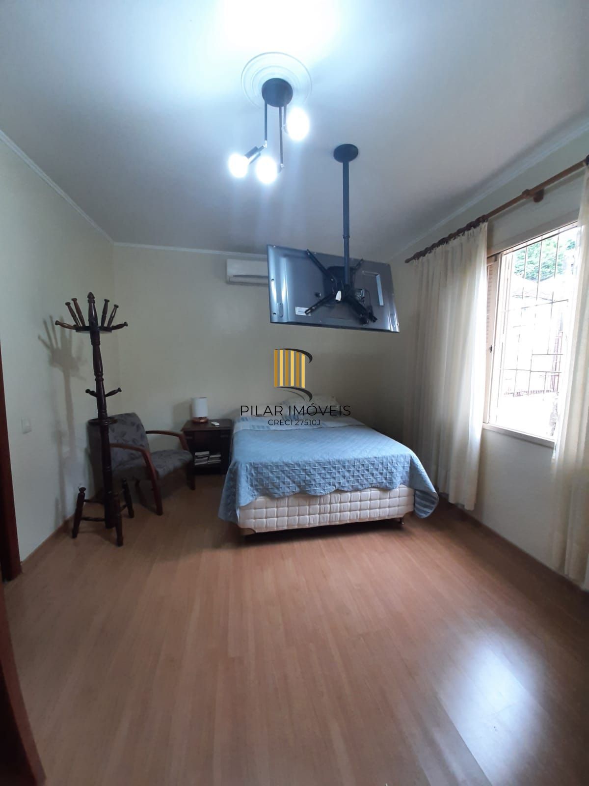 Casa 4 dormitórios no bairro Nonoai