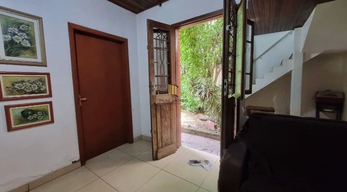 Casa estilo sobrado para venda de 3 dormitórios  com  2 vagas de garagem no bairro Cidade Baixa em Porto Alegre/RS.
