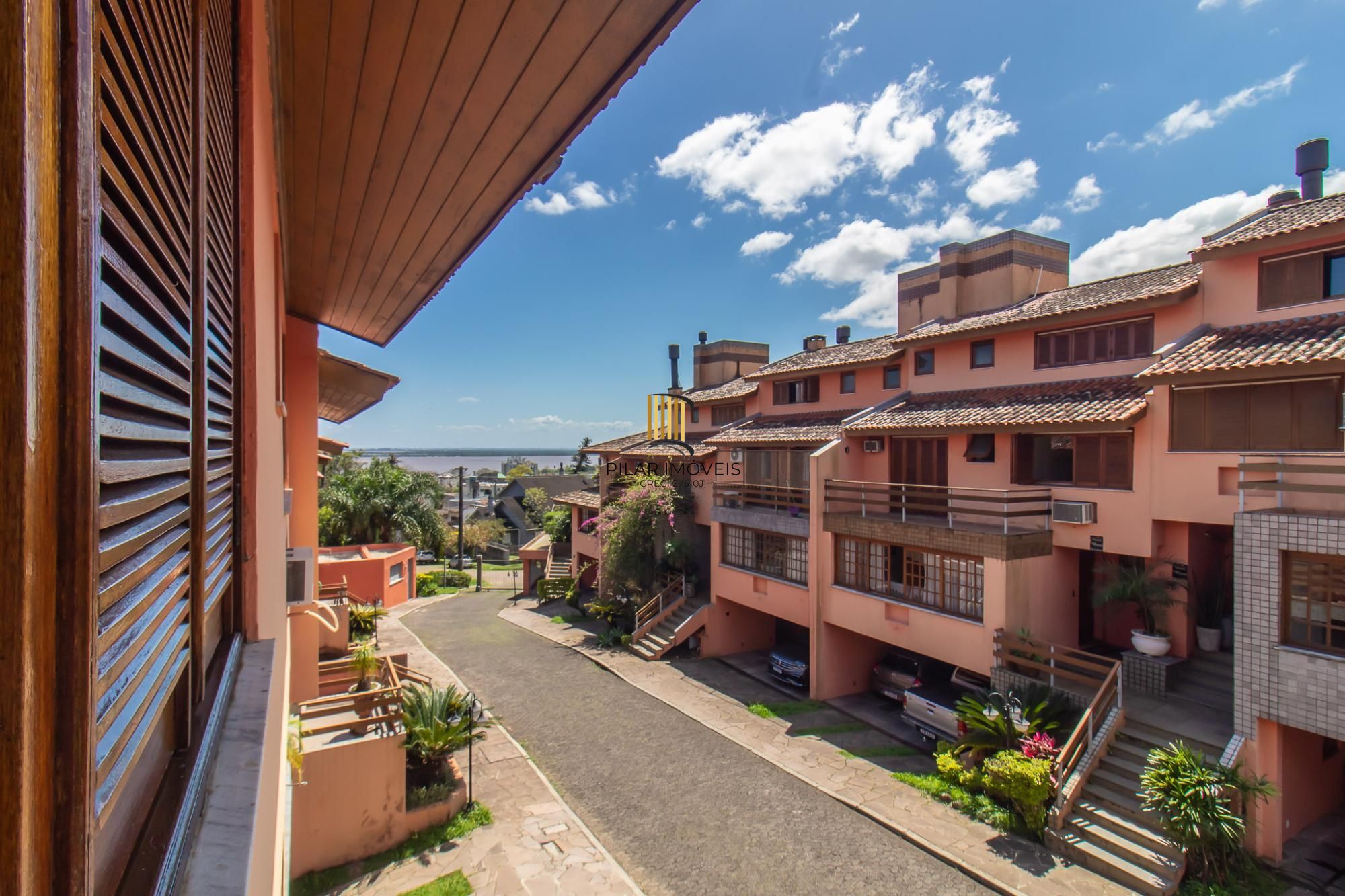 Casa de Condomínio 3 dormitórios no bairro Menino Deus