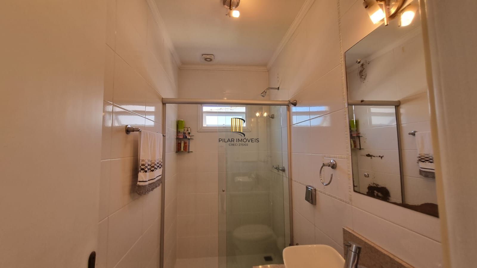 Casa Espetacular com Vista Deslumbrante, Reformada por Arquiteto de 2 dormitórios, suíte, próximo a PUC e Carrefour no bairro Partenon em Porto Alegre/RS/