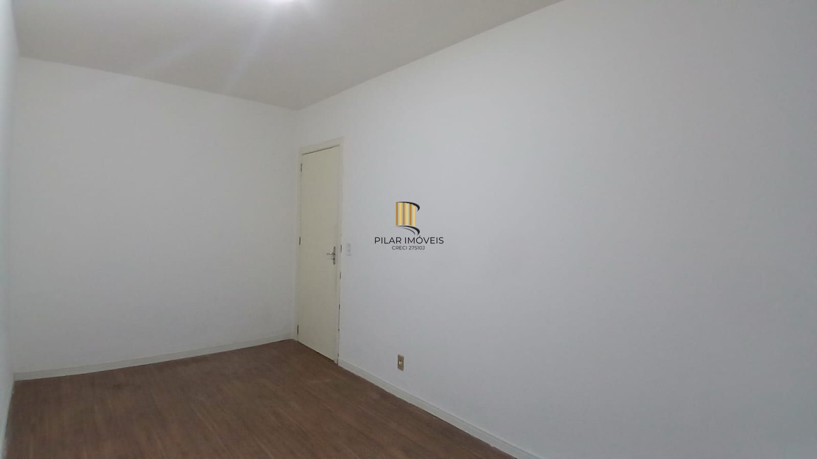 Apartamento de 02 dormitórios no bairro Jardim Botânico.