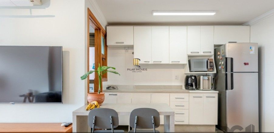 Apartamento de dois dormitórios localizado no bairro Passo da Areia em Porto Alegre/RS.