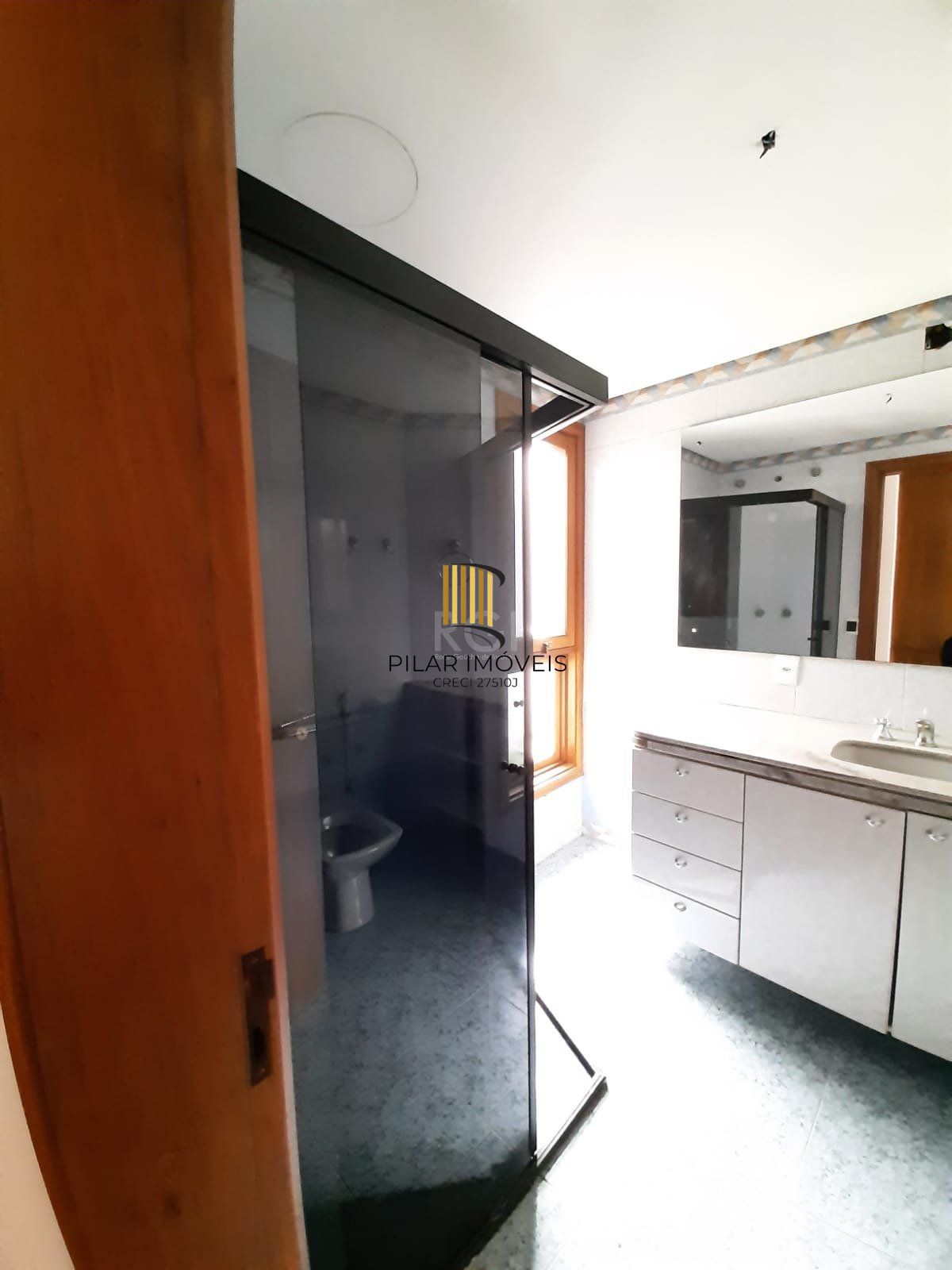 Apartamento para Venda - 181.63m², 3 dormitórios, sendo 1 suites, 2 vagas - Menino Deus