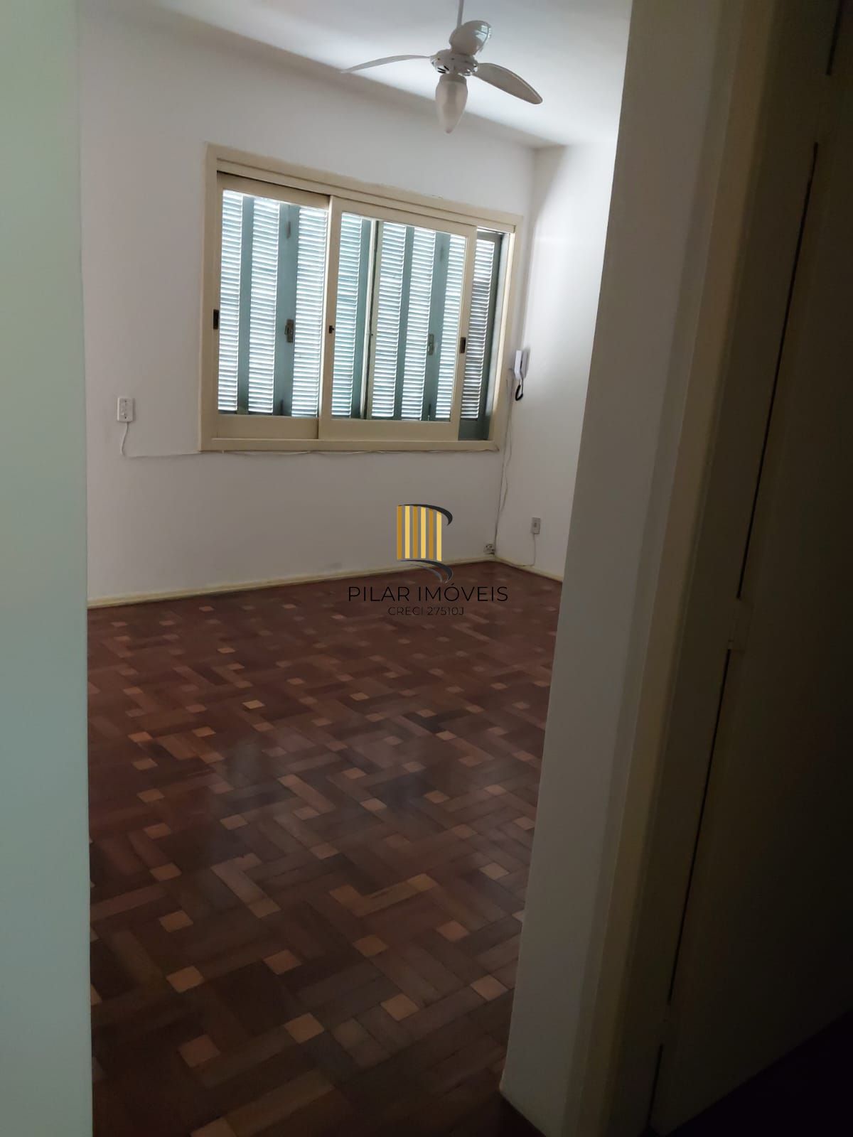 Apartamento de frente com 2 dormitórios para venda no bairro Jardim Botânico em Porto Alegre/RS.