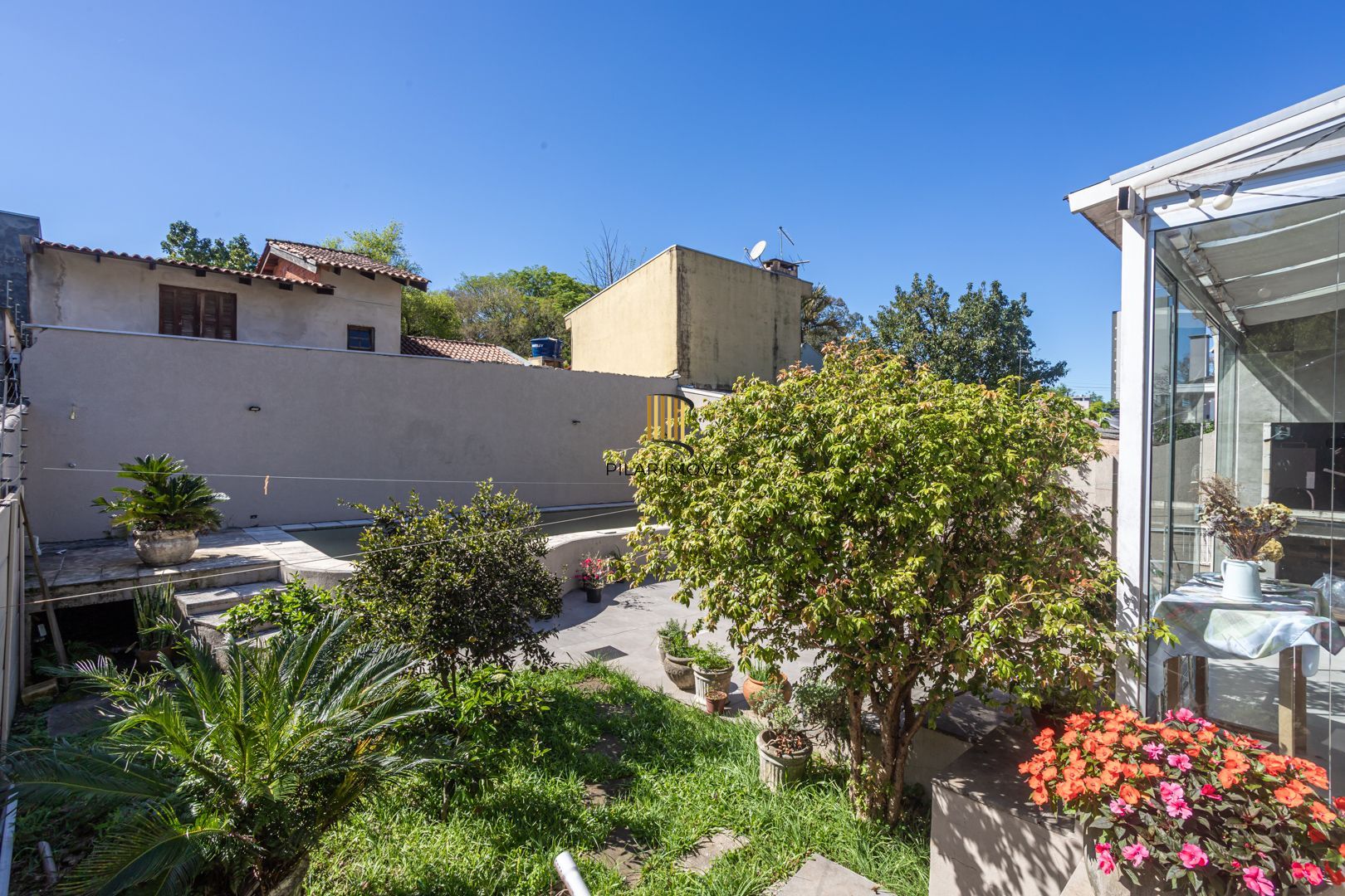 Casa 4 dormitórios no bairro Igara