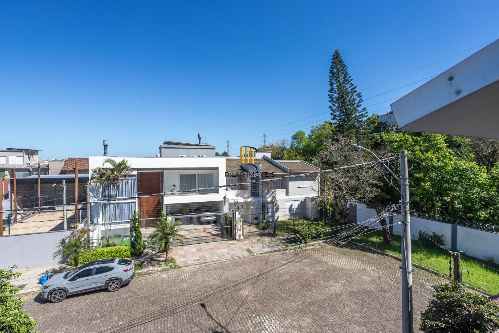 Casa 4 dormitórios no bairro Igara