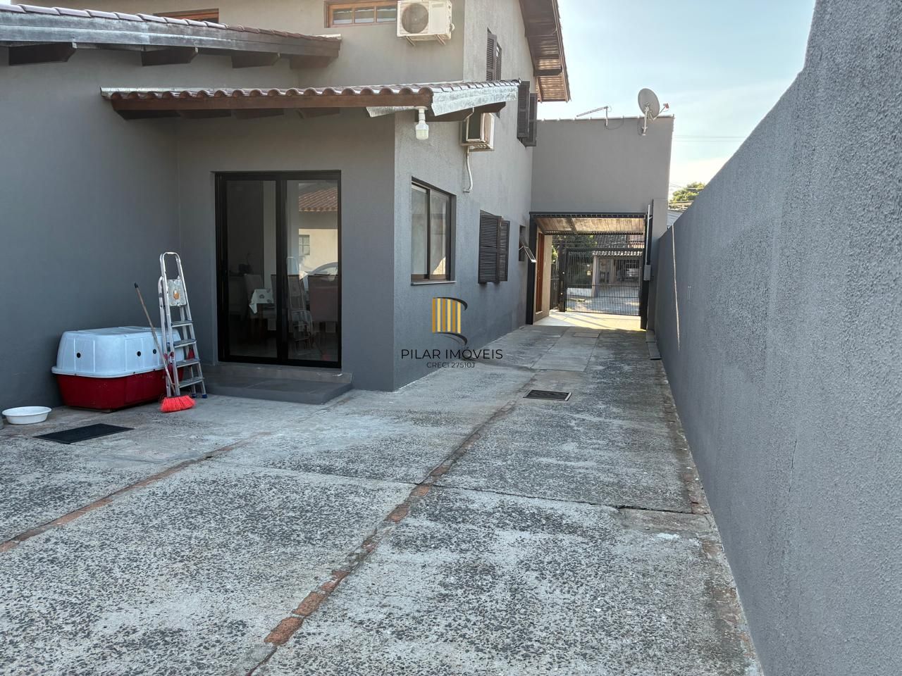 Casa para Venda - 177m², 4 dormitórios, sendo 1 suites, 2 vagas - Partenon