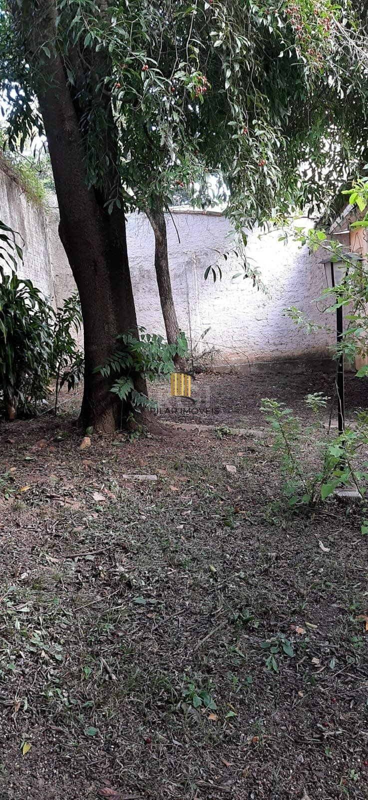 CASA EM 2 TERRENOS NO BAIRRO MEDIANEIRA