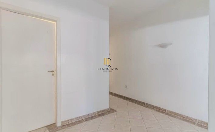 Apartamento térreo com 3 dormitórios no bairro Azenha!