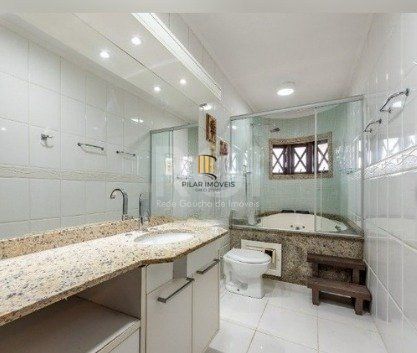 Casa para Venda - 225.43m², 3 dormitórios, sendo 1 suites, 2 vagas - Guarujá
