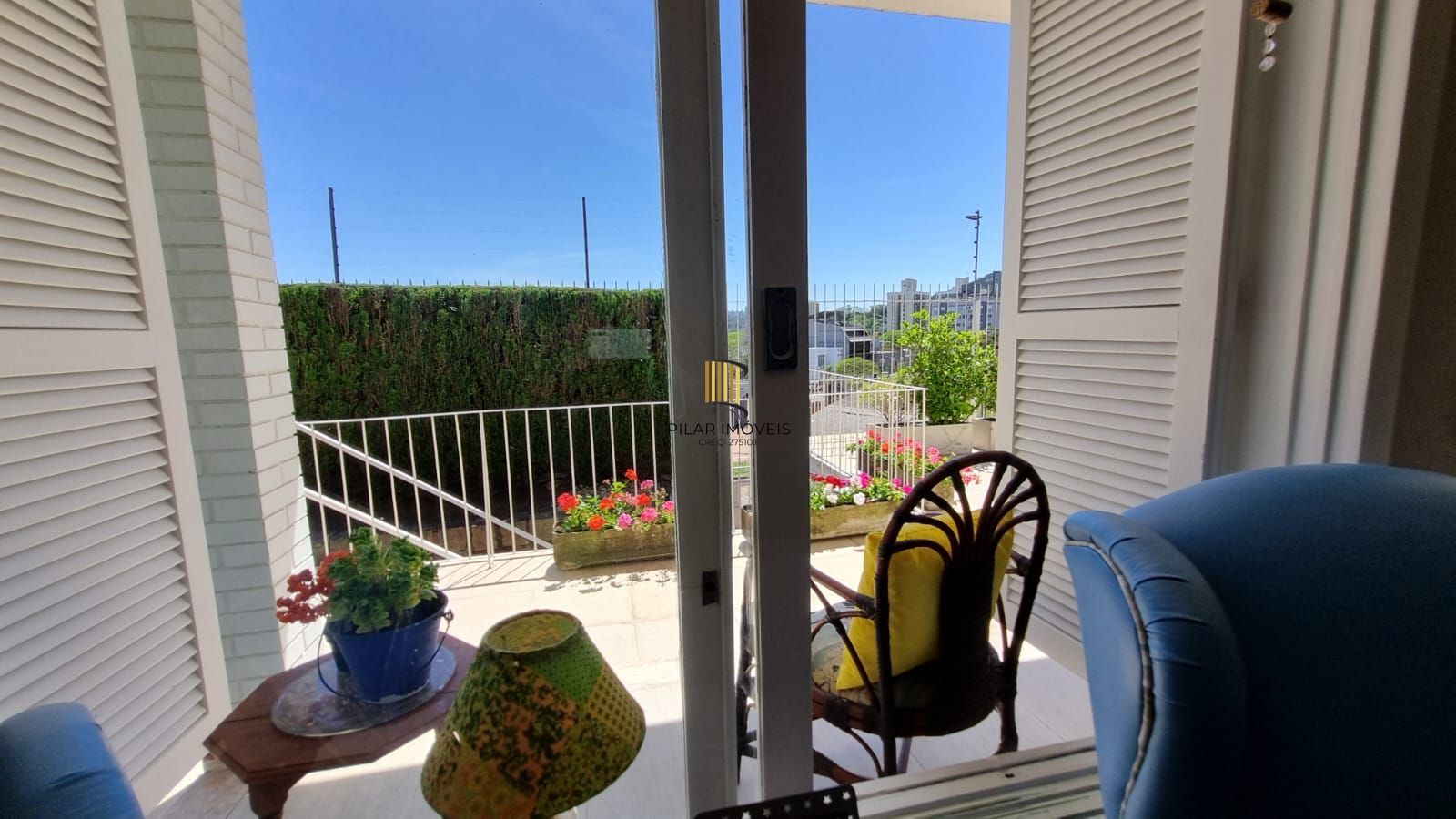 Casa Espetacular com Vista Deslumbrante, Reformada por Arquiteto de 2 dormitórios, suíte, próximo a PUC e Carrefour no bairro Partenon em Porto Alegre/RS/