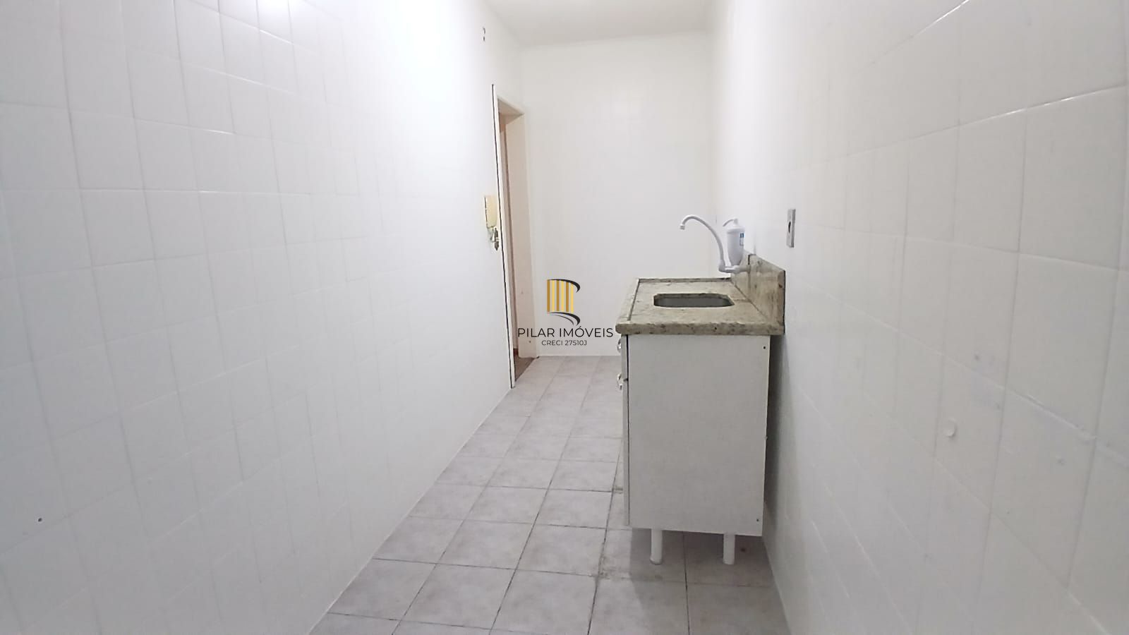 Apartamento de 02 dormitórios no bairro Jardim Botânico.