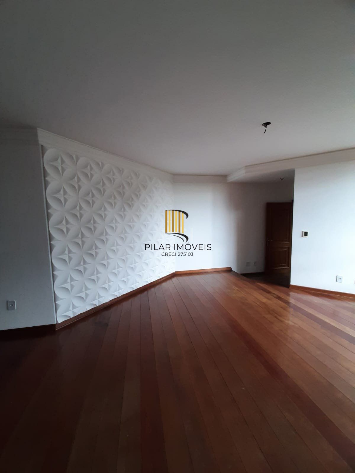Apartamento para Venda - 181.63m², 3 dormitórios, sendo 1 suites, 2 vagas - Menino Deus