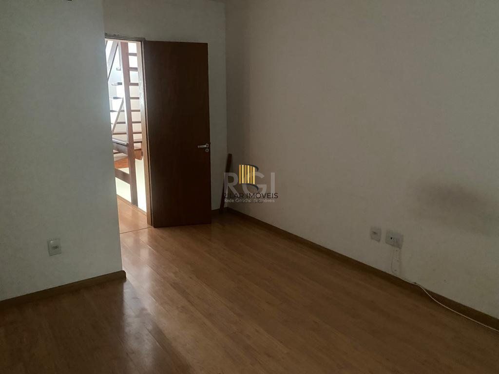 Casa 3 dormitórios no bairro Hípica
