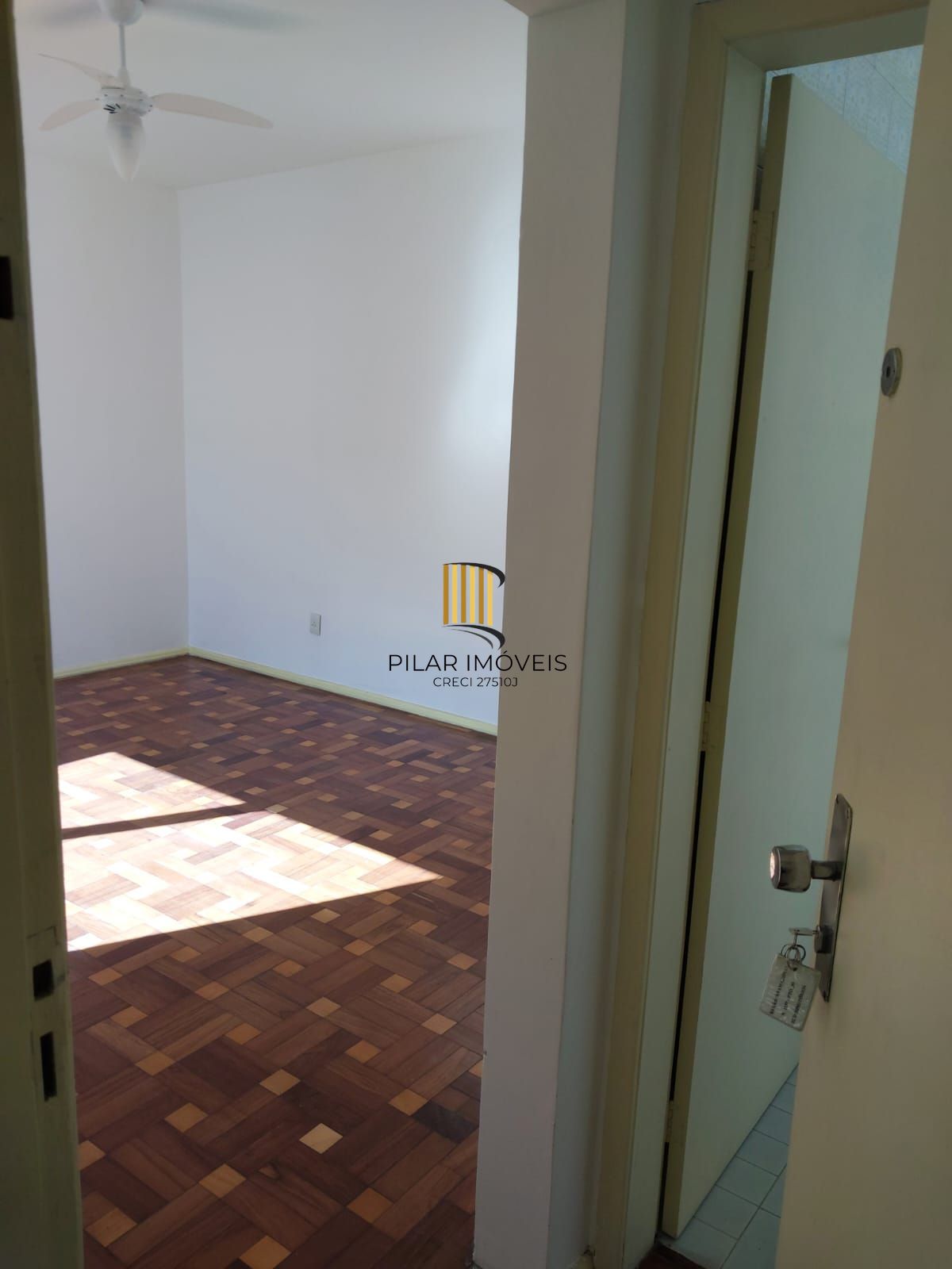 Apartamento de frente com 2 dormitórios para venda no bairro Jardim Botânico em Porto Alegre/RS.