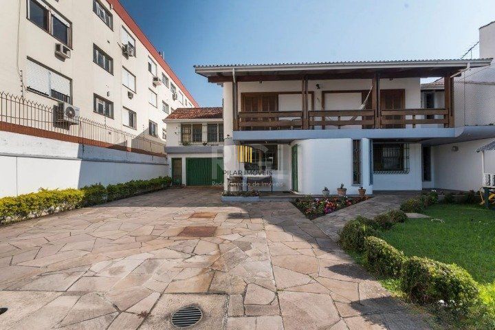 Casa para Venda - 247m², 4 dormitórios, sendo 1 suites, 5 vagas - Glória