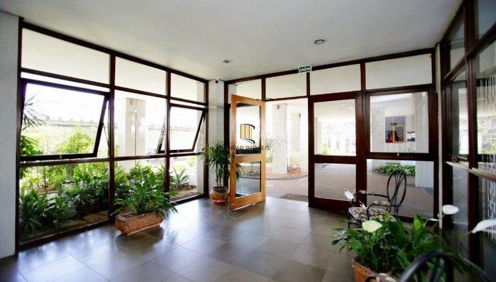 Apartamento 2 dormitórios com vaga escriturada no bairro Santana