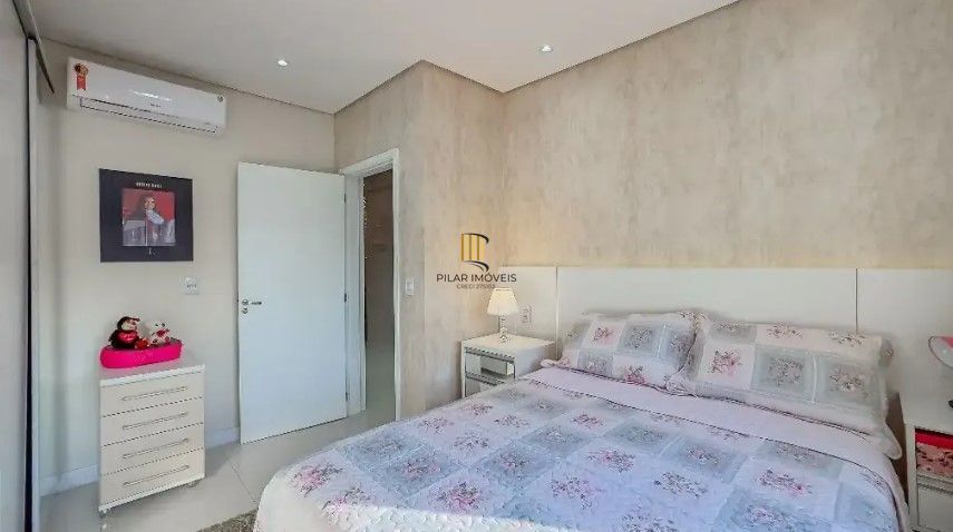 Casa 4 dormitórios no bairro Partenon