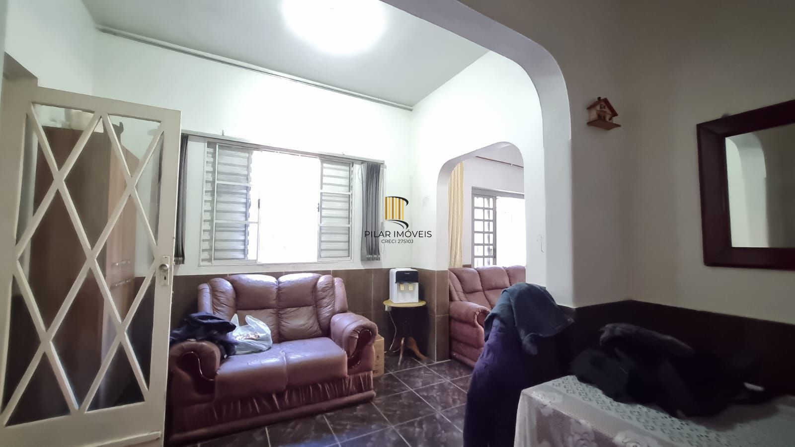 Casa Residencial de 2 pisos com  3 dormitórios , 2 banheiros + 1anexo com 2 aptos JKs , construído nos fundos do terreno no bairro Cidade Baixa/Azenha em Porto Alegre/RS.