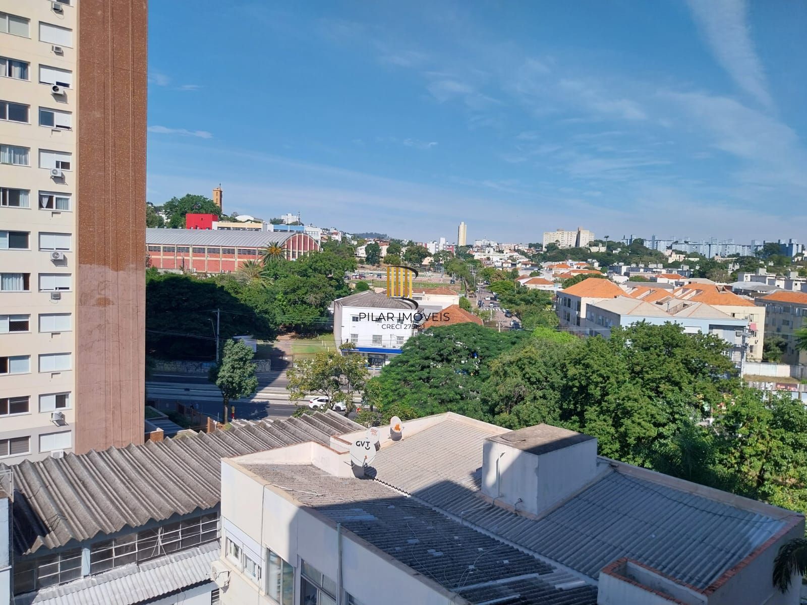 Apartamento de 2 dormitórios com vaga de garagem e sacada no Bairro Santana